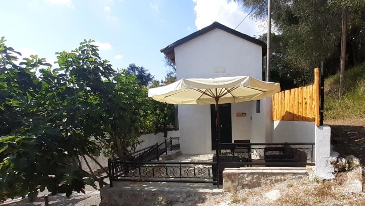White Manolia Cottage Kato Korakiana Exteriér fotografie
